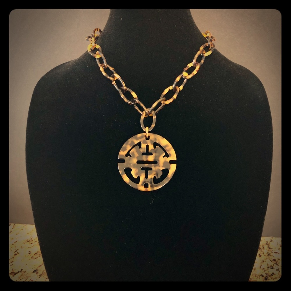 Tortoise Pendant Collar Necklace